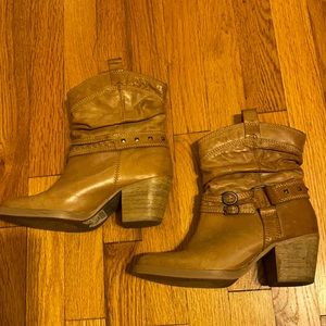 Low super cute Steve Madden boots